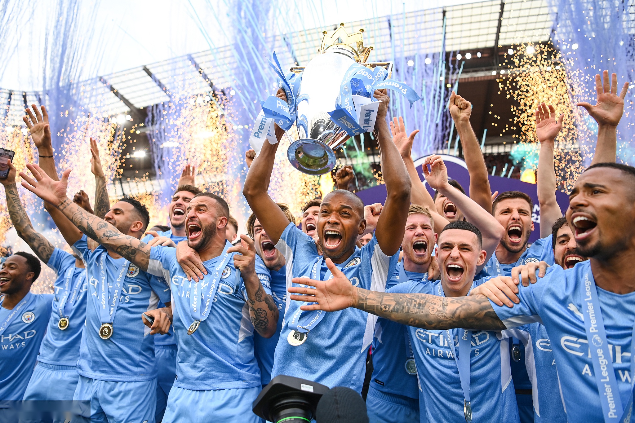 前场篮板更 前场篮板更